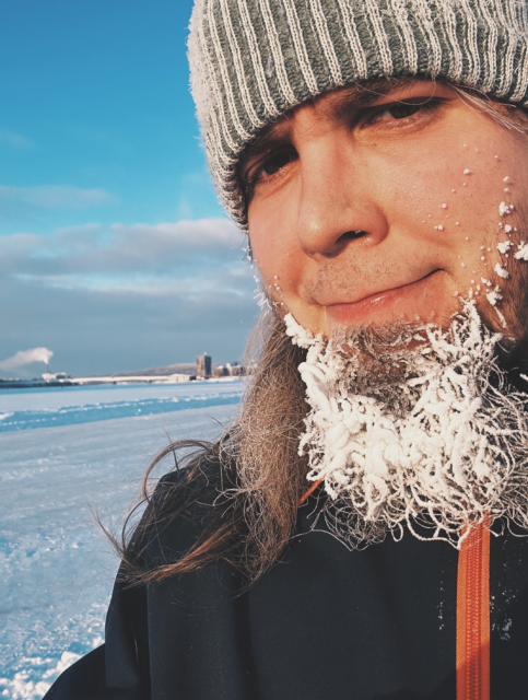 Jäällä, selfie. Parta jäässä.